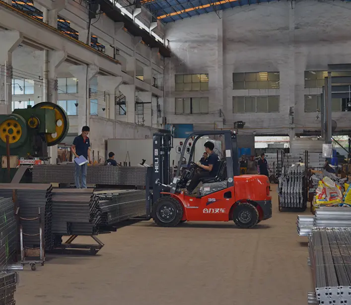 Produktion mittelschwerer Fachbodenregale bei HEDA Shelves Guangzhou