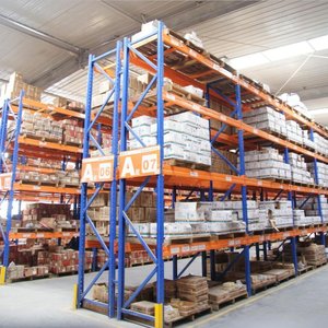 Verstellbares Palettenregal aus Stahl mit robusten, pulverbeschichteten Trägern – individuell anpassbare Logistik-Lagerlösung
