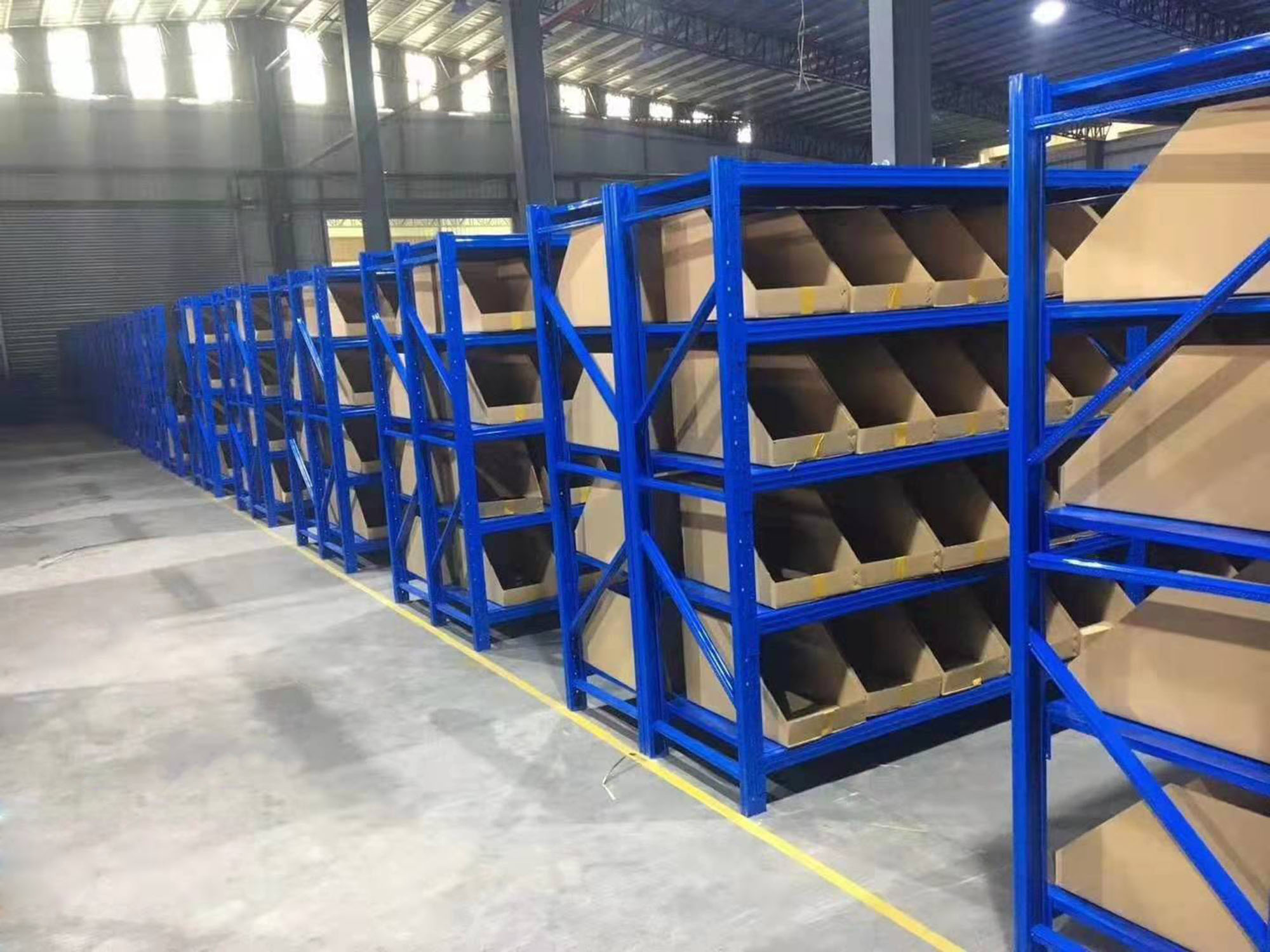 SDFD Schraubenloses, weitgespanntes, mittelschweres Regalsystem aus mehrlagigem, verstellbarem Stahl für industrielle Anwendungen – robustes Palettenregalsystem