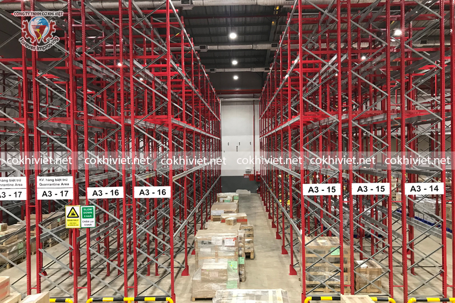 Schwerlast-Doppeltiefenregal für Palettenlagerung in Distributionszentren und Industrielagern