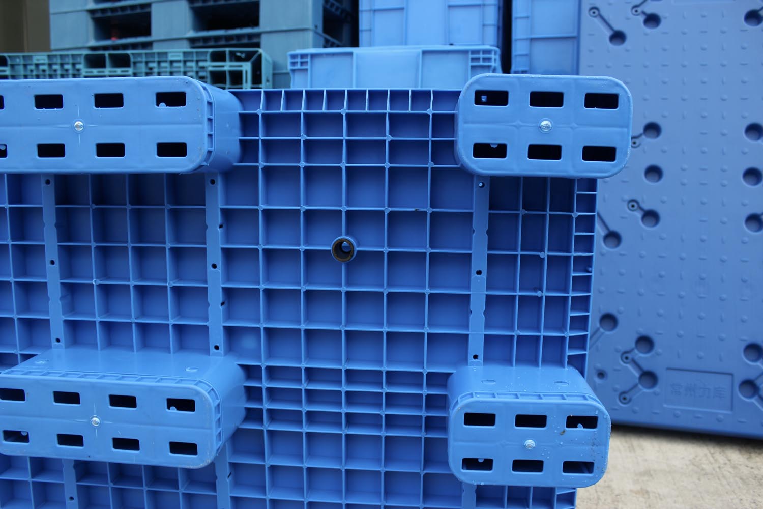 NEXARA Fabrikneues Material 1208 10,5 kg Flache Logistik-Schwerlastpalette mit drei Kufen