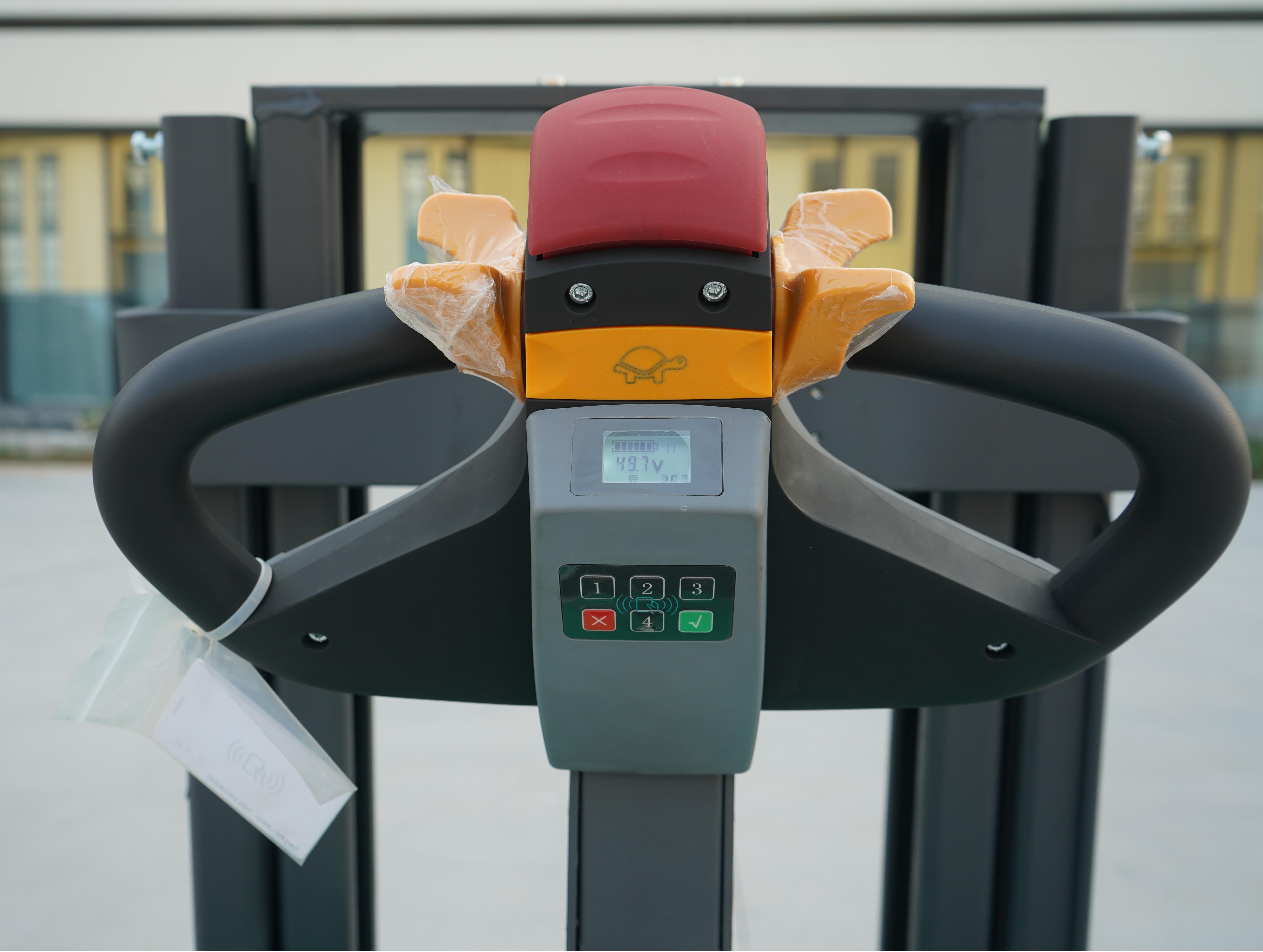 ZHONGLI Kompakt-Elektrostapler (1,5/2 Tonnen) – Geländegängig, leistungsstark, mit Lithium-Ionen-Akku