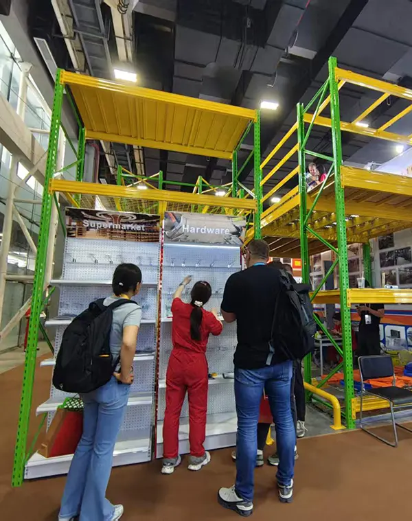 Erfolgreiche Vertragsverhandlungen auf der Fachmesse