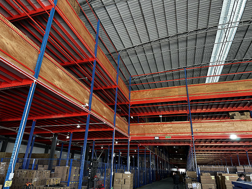 Technische Komponenten Mezzanine