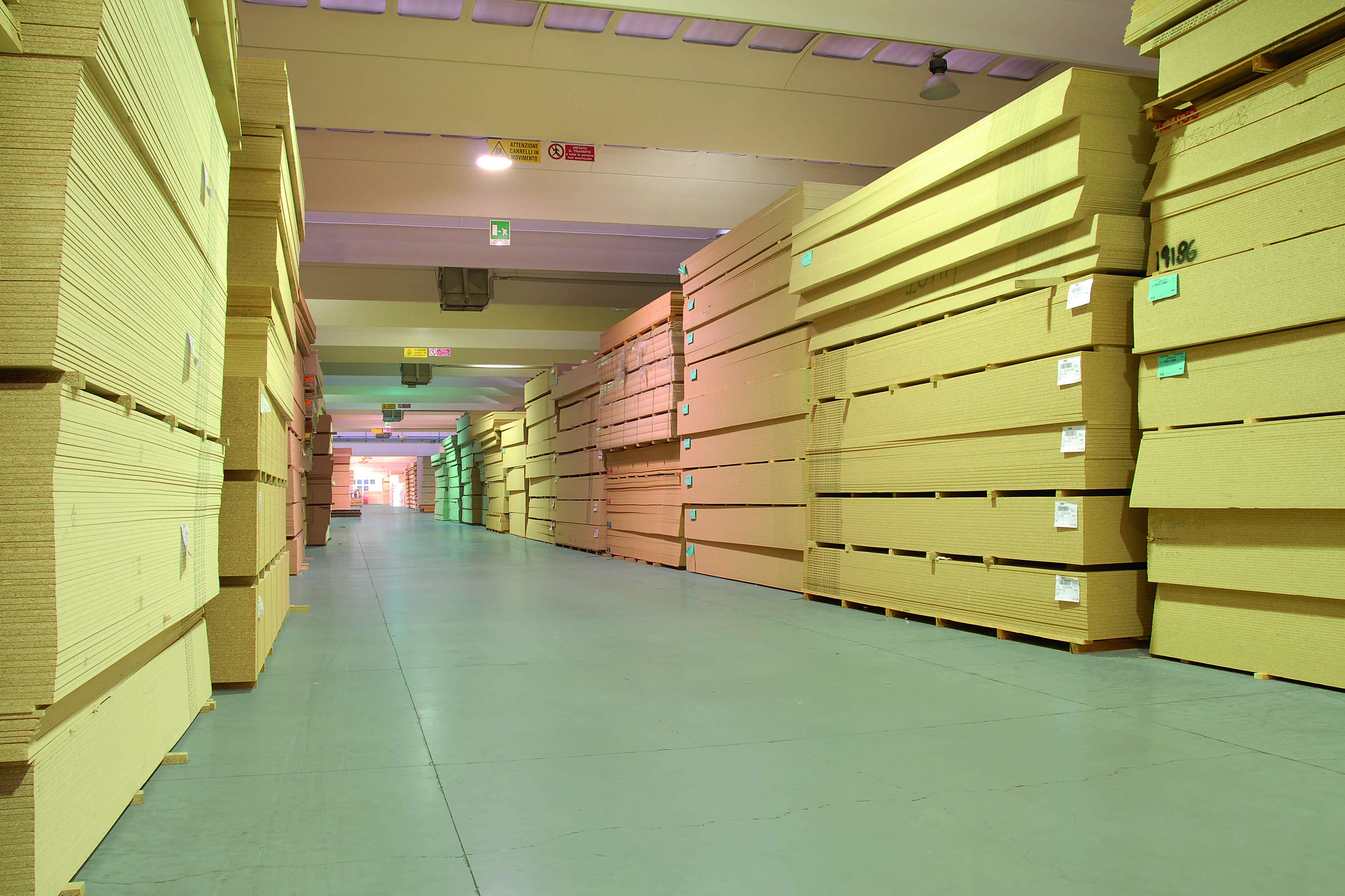 Terraneo Doppeltiefer, 4-türiger, minimalistischer, freistehender, platzsparender Schuhschrank für den Eingangsbereich, bietet Platz für 18 Paar Schuhe, hergestellt in Italien aus Holz
