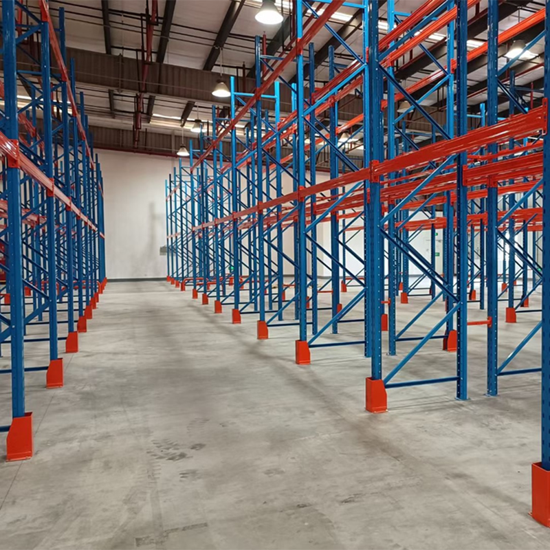 Schwerlast-Stapelbares Q235B-Stahlpalettenregalsystem mit Gabelstaplerführung, 3000 kg, industrietauglich