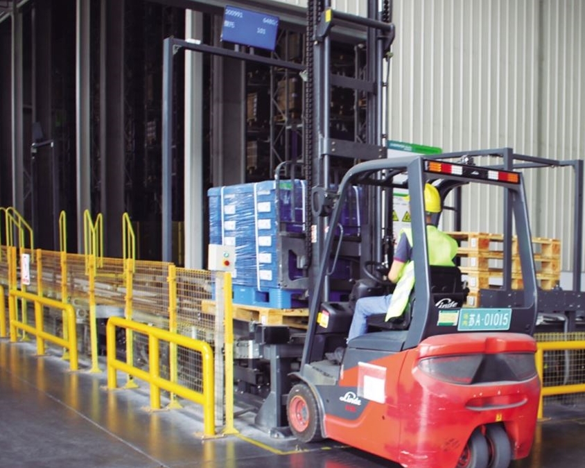 Palettenfördersystem und Logistikanbindung