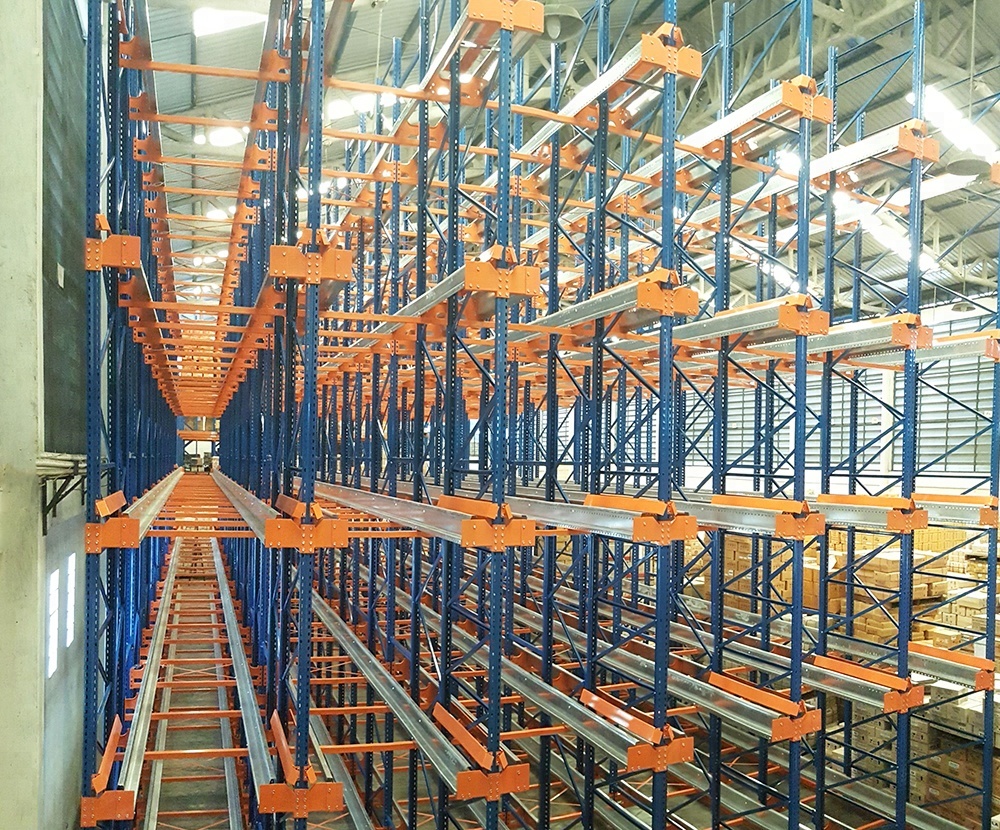Automatisches Lagerregalsystem mit funkgesteuerter Paletten-Shuttleanlage