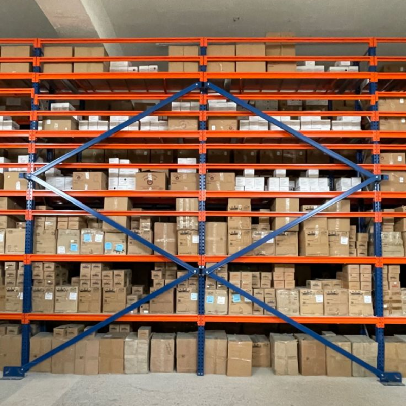 Verstellbares Palettenregalsystem mit Trägern, geeignet für Distributionszentren, die eine flexible Lageranordnung und Langlebigkeit erfordern